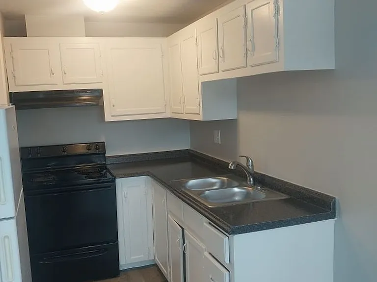 Eliot Circle Apartments — Photo 2