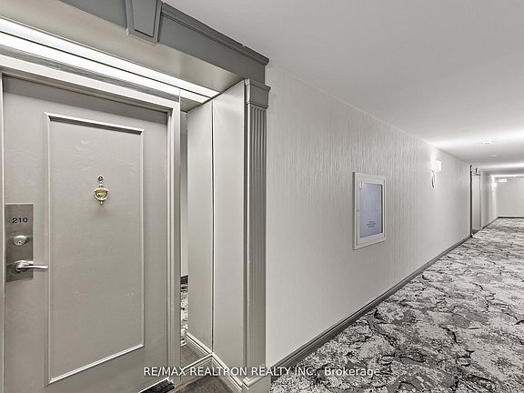 5th image of 7300 Yonge St #210