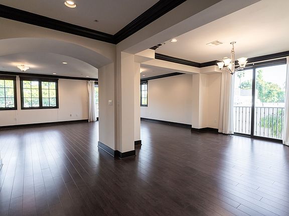 2nd image of 1415 Greenfield Ave APT 401