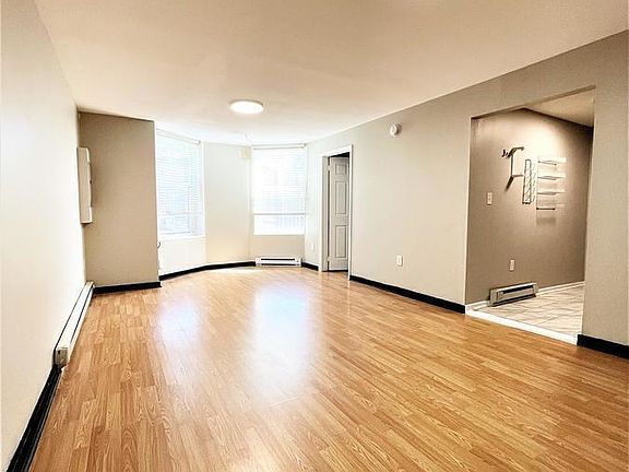 3rd image of 708 N Franklin St APT 6