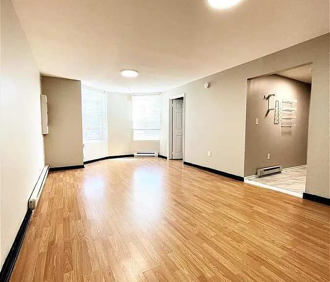 708 N Franklin St #6 — Photo 3