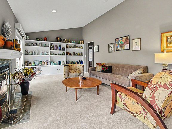 5th image of 1463 Ainsley Ave