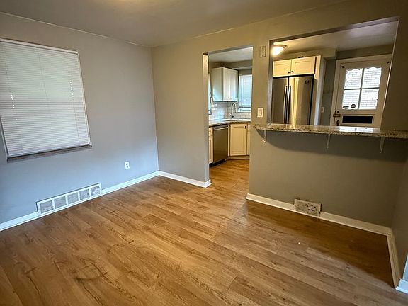 4th image of 206 E Garden Rd