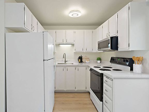 2nd image of 550 Bellevue Way SE