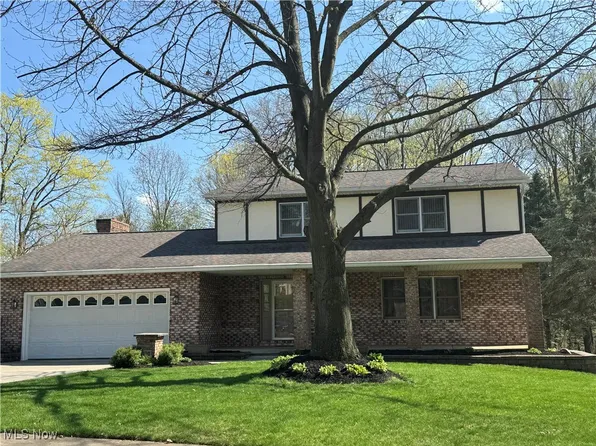 307 Great Oaks Trl, Wadsworth, OH 44281