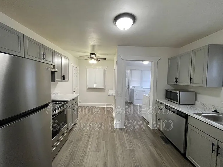 1200 S Jefferson Ave — Photo 4