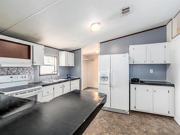 5th image of 5025 SE 148th St
