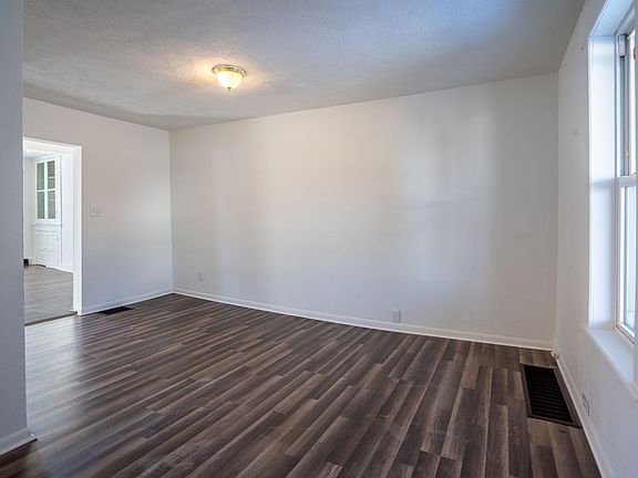 2nd image of 102 Linn Ave #104