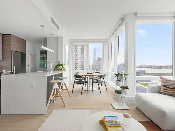 555 38th St, New York, NY