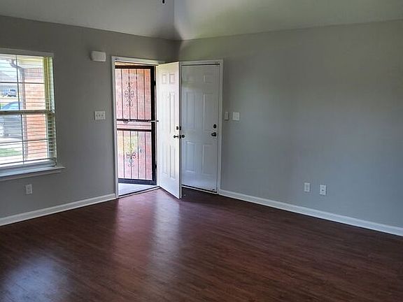 3rd image of 1262 River Wood Cir