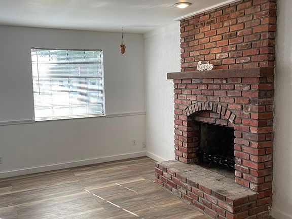 2nd image of 7619 Monrovia St