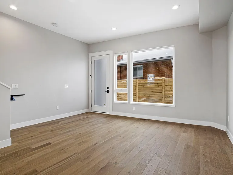3832 Jason St — Photo 3