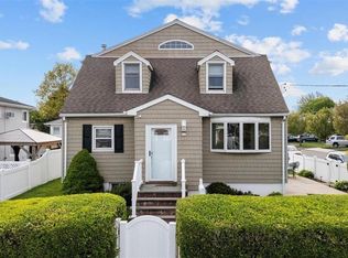 919 N Bay Ave, Massapequa, NY 11758