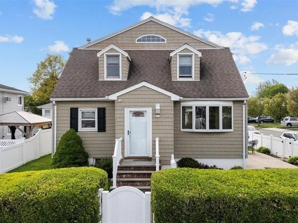 919 N Bay Avenue, Massapequa, NY 11758