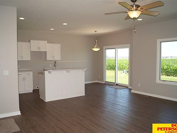 4th image of 3337 N Armour Dr