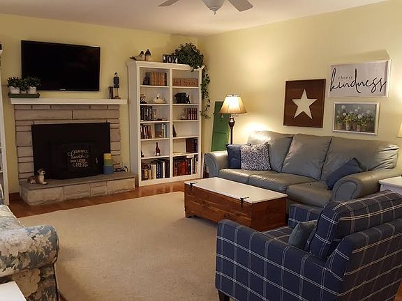 2nd image of 1092 Hillcrest Dr