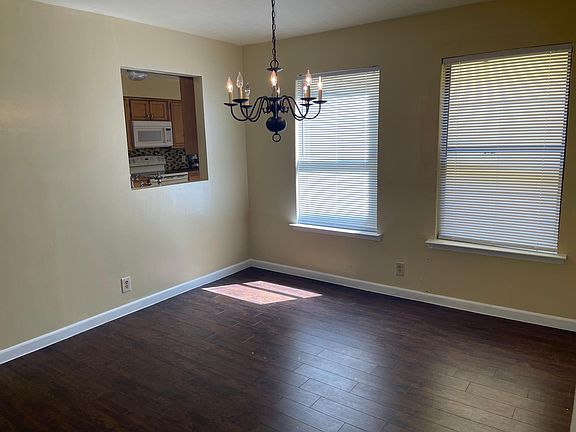 2nd image of 130 Hollyhill Ln