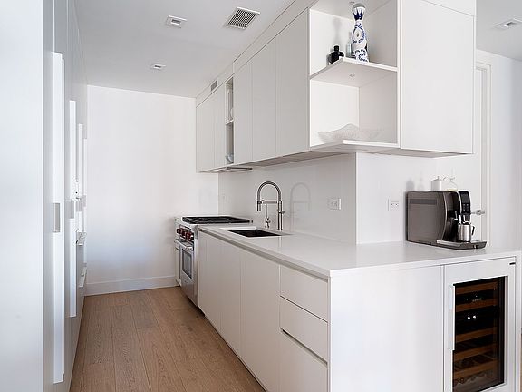 5th image of 340 E 64th St APT 17N