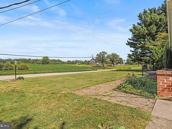 4th image of 523 Berlin Rd