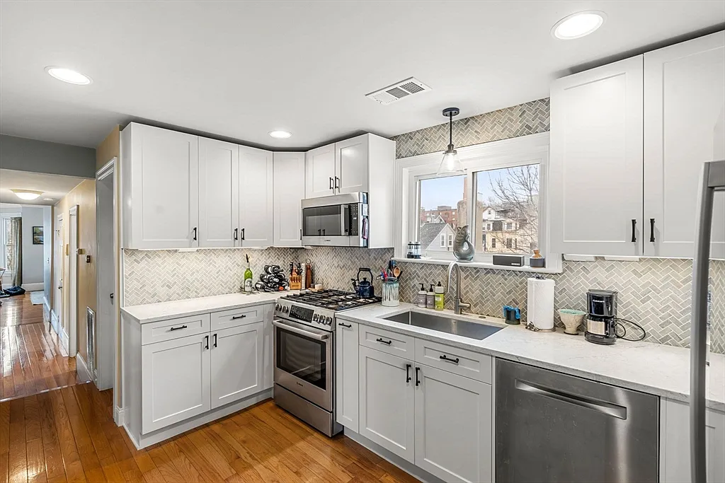 Building Photo - 172 Dorchester St #3
