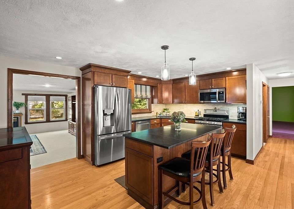 1st image of 275 Center St