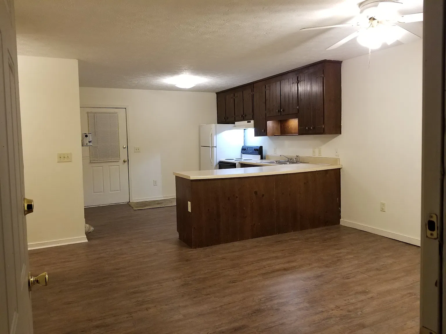 2 bed, 720 sqft, $1,300 — Photo 3