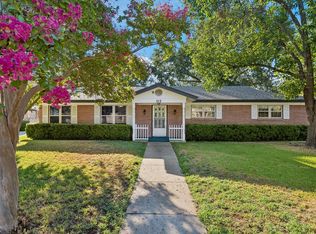 512 Brown Trail Ct, Hurst, TX 76053