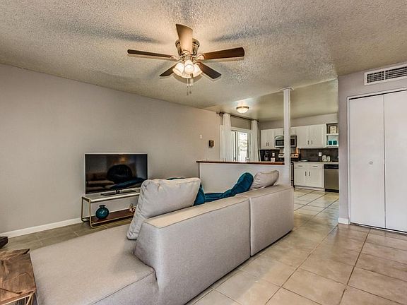 3rd image of 6743 W Montebello Ave
