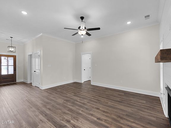 5th image of 410 Fairway Blvd