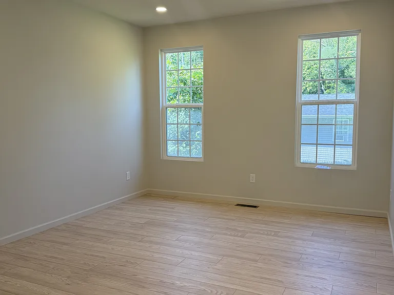 2213 Cityview Ave — Photo 3