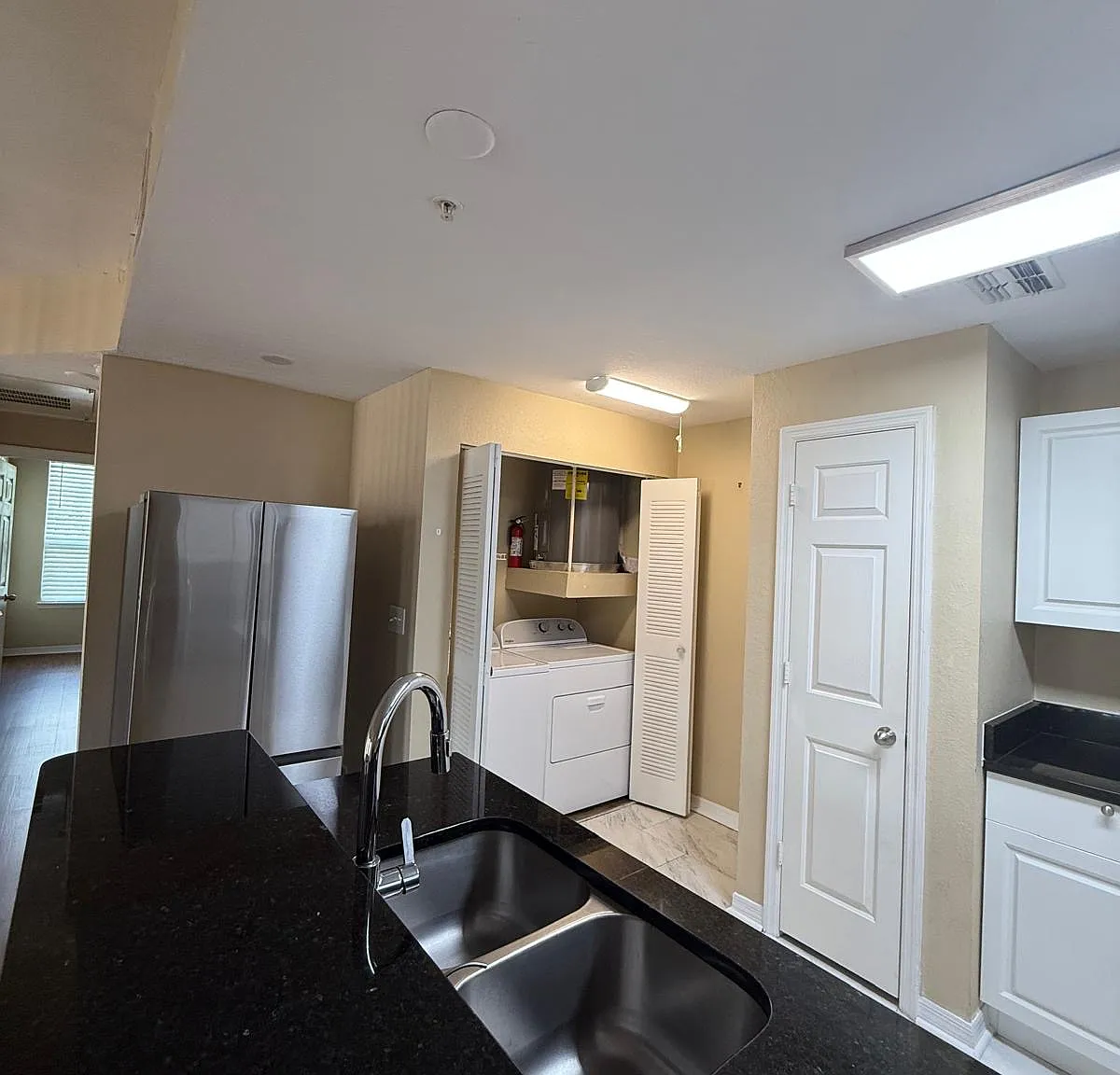 3 bed, 1234 sqft, $1,900 — Photo 4