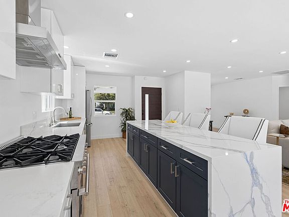 5th image of 5822 Saloma Ave
