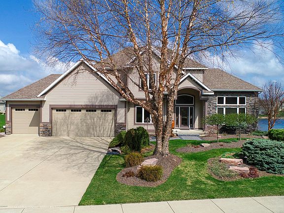 2nd image of 1581 Lakeside Dr