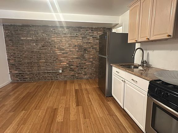 2nd image of 164 University Ave APT 1