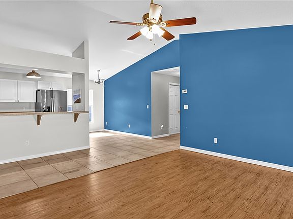 5th image of 176 49th Ave