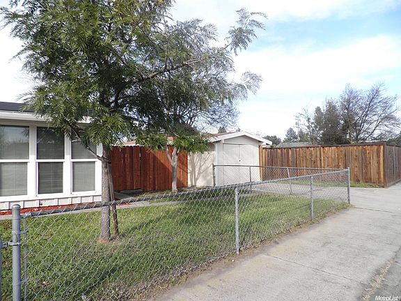 2nd image of 802 E D St