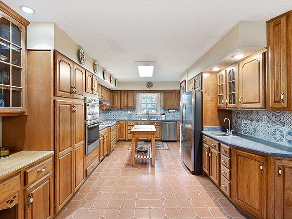 4th image of 9027 Latimer Dr