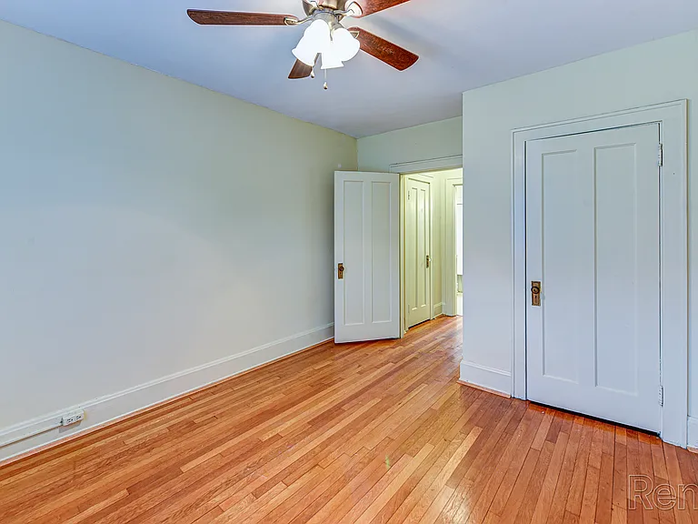 Salutaris Court — Photo 15