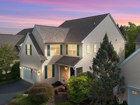 3rd image of 111 Potters Pond Dr
