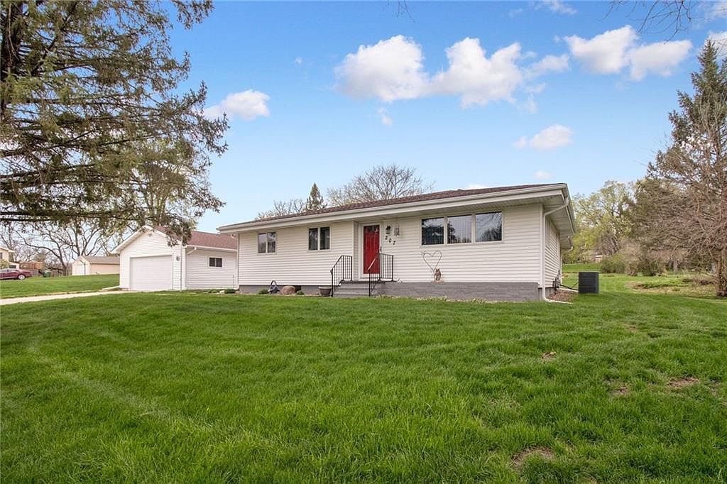 207 Elm St, De Soto, IA 50069 | Zillow