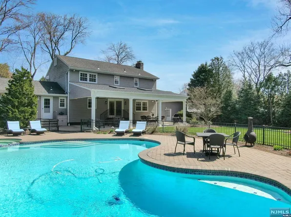 293 Rivervale Rd, River Vale, NJ 07675