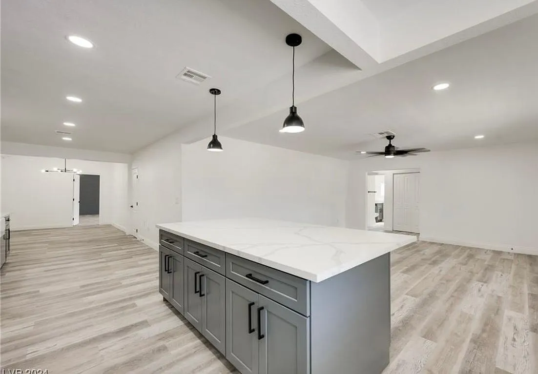 1229 8th Pl — Photo 4
