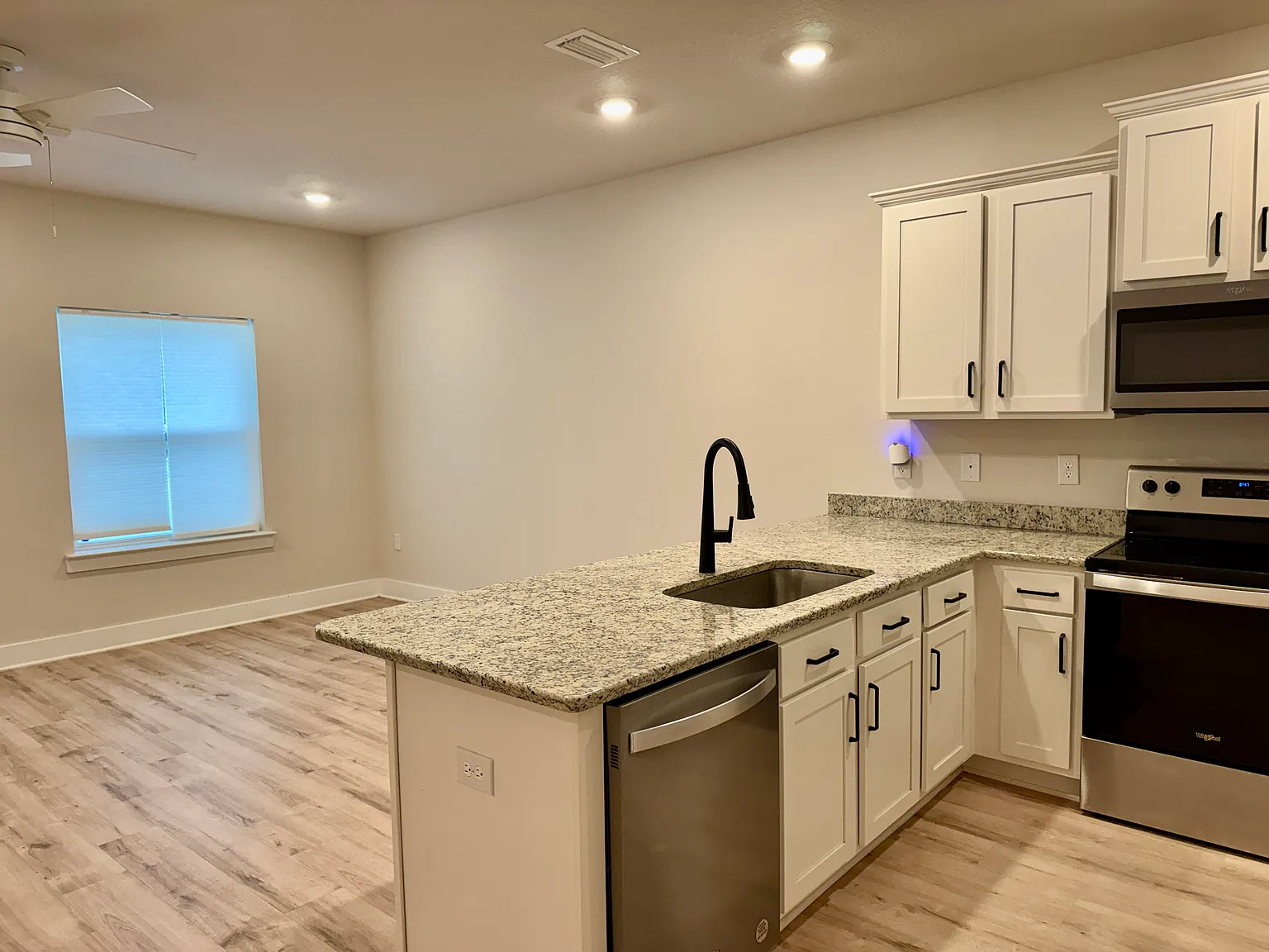 Pensacola Townhome — Photo 3