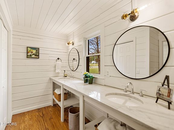 38th image of 284 Savannah Shores Dr