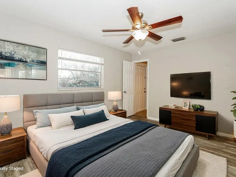 989 E Normandy Blvd — Photo 13
