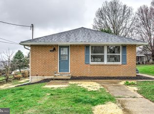 2230 Pleasant View Dr, York, PA 17406