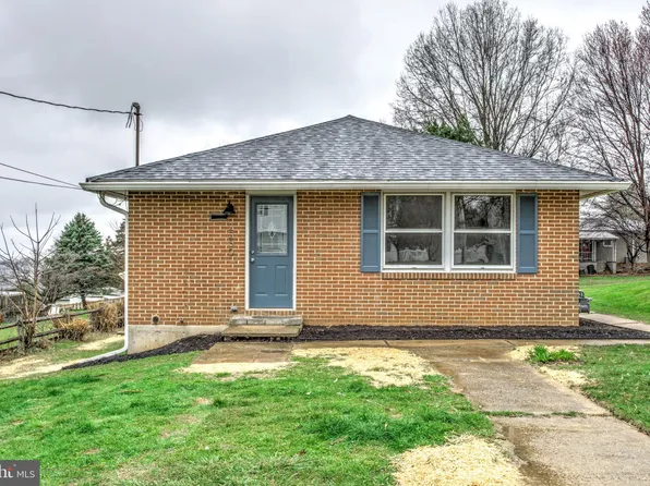 2230 Pleasant View Dr, York, PA 17406