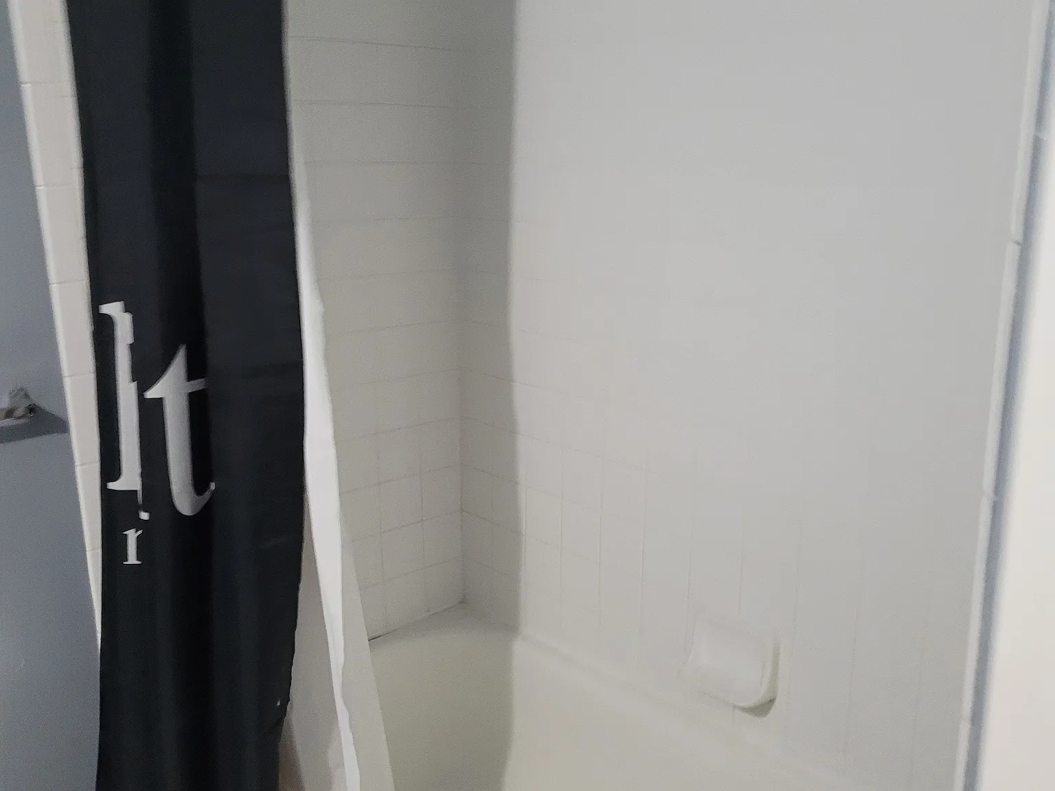 1 bed, 734 sqft, $1,200 — Photo 4