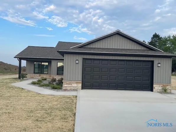 510 N Adrian St, Lyons, OH 43533