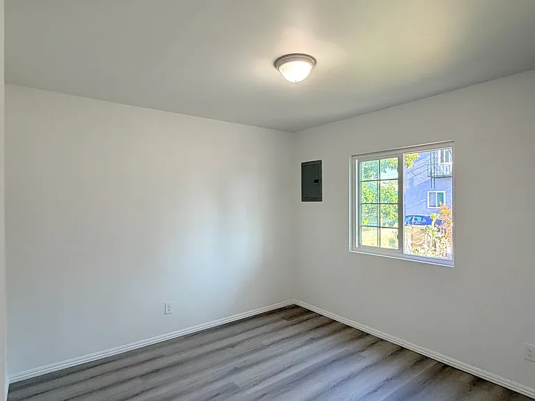 E Cedar St — Photo 6